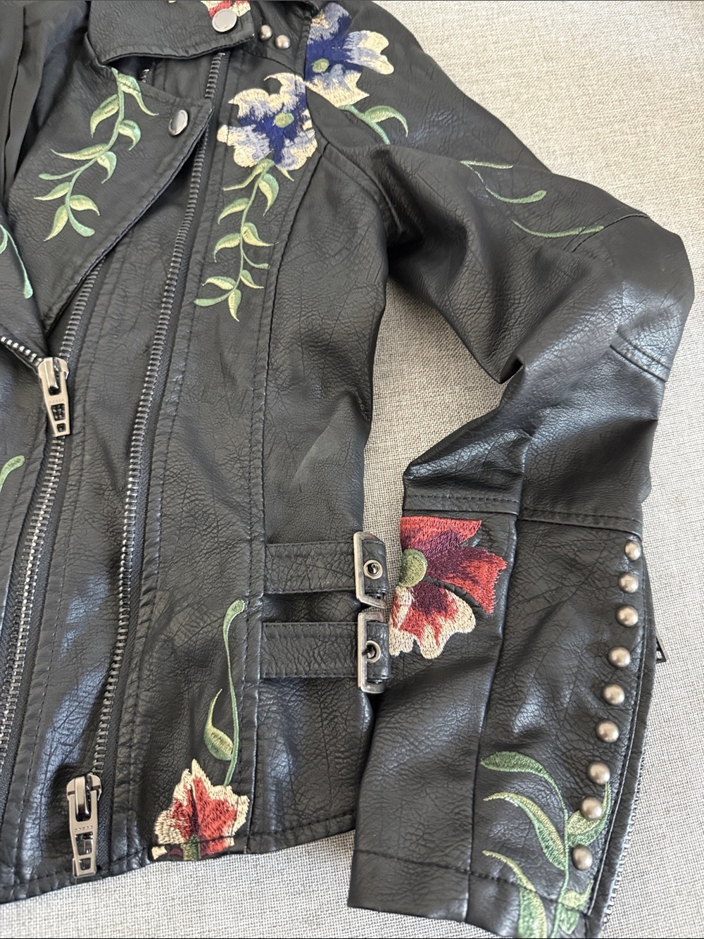 Blank NYC As You Wish Floral Embroidered Faux Leather Biker Jacket Extra Small - Picture 5 of 12